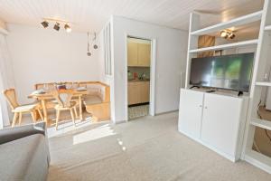 Studio lumineux avec vue sur les montagnes