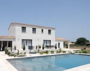 charming family house with private pool, near the center of arles, quiet, in the camargue natural park – 8 people - Raphèle