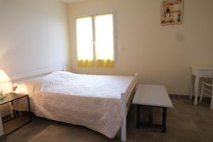 very pleasant villa with private swimming pool, in a residential area near the center of saint-rémy-de-provence - 8 people