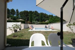very pleasant villa with private swimming pool, in a residential area near the center of saint-rémy-de-provence - 8 people