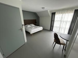 Hotels Hotel La Pierre Bleue : photos des chambres