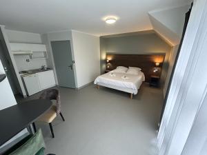 Hotels Hotel La Pierre Bleue : Chambre Double
