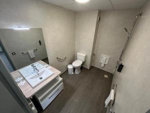 Hotels Hotel La Pierre Bleue : photos des chambres