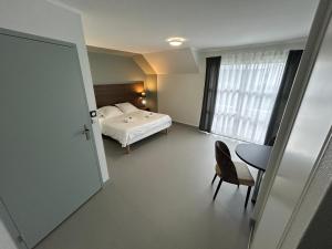 Hotels Hotel La Pierre Bleue : photos des chambres