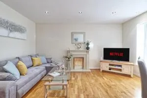 Chelmsford Apartment with Ensuite & Free Parking - Bicknacre