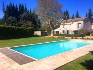 Provencal farmhouse, pool, pool house, countryside Plan d’Orgon, Provence - 8 people - 普朗-多尔贡