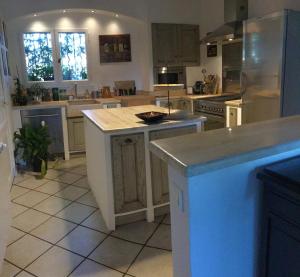 Villas Provencal farmhouse, pool, pool house, countryside Plan d’Orgon, Provence - 8 people : photos des chambres