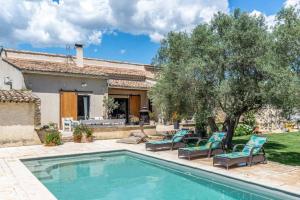 magnificent individual villa with heated swimming pool, in aureille, in the alpilles - 10 persons