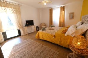 Villas magnificent individual villa with heated swimming pool, in aureille, in the alpilles - 10 persons : photos des chambres