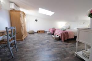Villas magnificent individual villa with heated swimming pool, in aureille, in the alpilles - 10 persons : photos des chambres