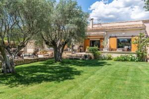 Villas magnificent individual villa with heated swimming pool, in aureille, in the alpilles - 10 persons : photos des chambres
