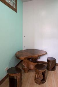 LE-ONIESs Blue Ginger Room at City Center