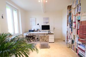 Villas Air-conditioned Provencal farmhouse with private pool, view magnificent, located in Lagnes, close Isle S/Sorgue, 9 people : photos des chambres