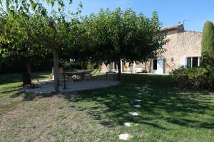 Villas Air-conditioned Provencal farmhouse with private pool, view magnificent, located in Lagnes, close Isle S/Sorgue, 9 people : photos des chambres