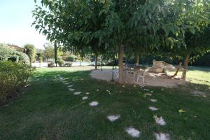 Villas Air-conditioned Provencal farmhouse with private pool, view magnificent, located in Lagnes, close Isle S/Sorgue, 9 people : photos des chambres