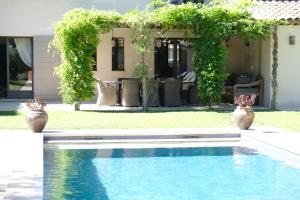 high standard provencal bastide with heated pool in lourmarin in the luberon, vaucluse. 10 people