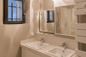Villas high standard provencal bastide with heated pool in lourmarin in the luberon, vaucluse. 10 people : photos des chambres