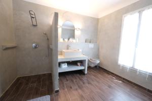 Maisons de vacances pleasant holiday rental with swimming pool, in moules, near arles, between the camargue and the alpilles – 6 people : photos des chambres