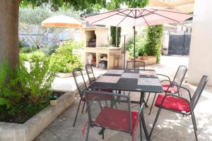 Maisons de vacances pleasant holiday rental with swimming pool, in moules, near arles, between the camargue and the alpilles – 6 people : photos des chambres