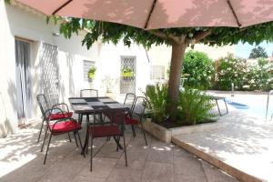 Maisons de vacances pleasant holiday rental with swimming pool, in moules, near arles, between the camargue and the alpilles – 6 people : photos des chambres