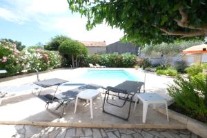 Maisons de vacances pleasant holiday rental with swimming pool, in moules, near arles, between the camargue and the alpilles – 6 people : photos des chambres
