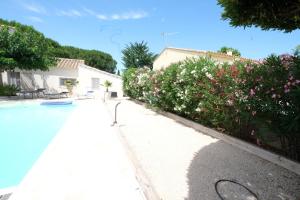 Maisons de vacances pleasant holiday rental with swimming pool, in moules, near arles, between the camargue and the alpilles – 6 people : photos des chambres