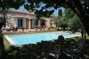 Provençal house, pool, Mouriès, Alpilles, Provence - 6 people - Мур'є