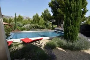 magnificent detached villa with heated swimming pool and jacuzzi, in aureille, in the alpilles – 8 people - Aureille