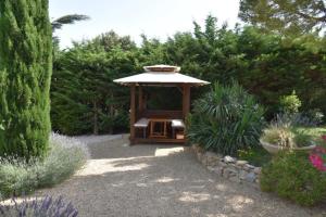 magnificent detached villa with heated swimming pool and jacuzzi, in aureille, in the alpilles – 8 people