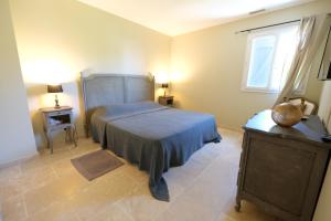 charming house with private pool in the heart of the village of aureille in the alpilles, 6 people.