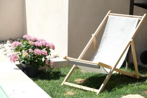 charming house with private pool in the heart of the village of aureille in the alpilles, 6 people.