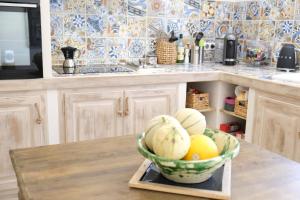 Villas charming house with private pool in the heart of the village of aureille in the alpilles, 6 people. : photos des chambres