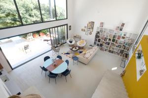 superb villa with private pool, with magnificent view of the luberon, in the heart of provence, 8 persons