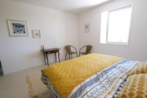 Villas superb villa with private pool, with magnificent view of the luberon, in the heart of provence, 8 persons : photos des chambres