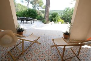 Villas superb villa with private pool, with magnificent view of the luberon, in the heart of provence, 8 persons : photos des chambres
