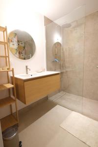 Villas superb villa with private pool, with magnificent view of the luberon, in the heart of provence, 8 persons : photos des chambres