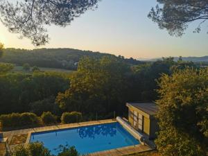 Villas superb villa with private pool, with magnificent view of the luberon, in the heart of provence, 8 persons : photos des chambres