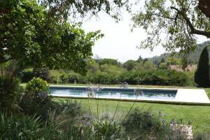Villas property in les baux de provence, private pool, magnificent view, ideal for 10 people in the alpilles. : photos des chambres