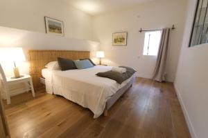 Villas property in les baux de provence, private pool, magnificent view, ideal for 10 people in the alpilles. : photos des chambres