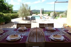 Villas Air-conditioned villa with private pool overlooking Roussillon - Luberon - 8 people. : photos des chambres