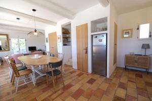 Villas Air-conditioned villa with private pool overlooking Roussillon - Luberon - 8 people. : photos des chambres