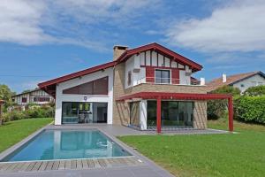 Villas Maison basque moderne avec piscine chauffee et vue : photos des chambres