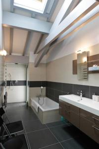 Villas Maison basque moderne avec piscine chauffee et vue : photos des chambres