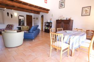 Villas pretty detached villa with private swimming pool, in Aureille, in the alpilles - 8 people : photos des chambres