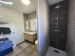 Villas Pleasant detached villa with private swimming pool for 6 people in Lauris - Luberon. : photos des chambres