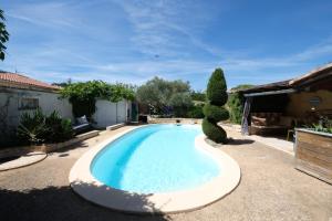 Air-conditioned house with heated pool, Luberon, in Maubec – 6 people