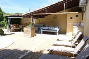 Villas Air-conditioned house with heated pool, Luberon, in Maubec – 6 people : photos des chambres