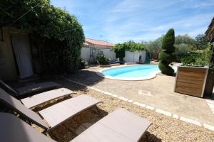 Air-conditioned house with heated pool, Luberon, in Maubec – 6 people
