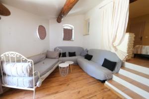 Villas Air-conditioned house with heated pool, Luberon, in Maubec – 6 people : photos des chambres