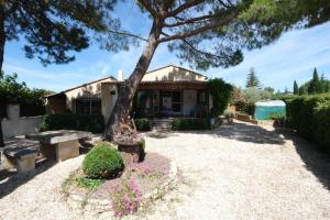 Villas Air-conditioned house with heated pool, Luberon, in Maubec – 6 people : photos des chambres